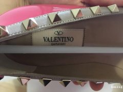 出售全新Ferregamo蝴蝶平底和Valentino铆钉平