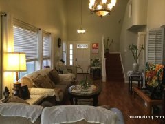 位于Covina 市中心附近，生活便利：走路到超市，