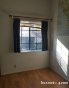 独栋Town House，房间室内面积约130 square