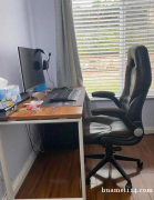 搬家出售电脑桌 电脑椅 新买的用了几个月
