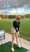 聘用高尔夫女服务员
