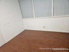 位天普市环境优雅的小办公室适合2-3人办公