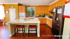 Fontana 一楼雅房出租，里面有单独卫生间和淋浴间