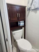 罗兰岗,雅房和套房各一间。走路到168