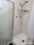 罗兰岗,雅房和套房各一间。走路到168