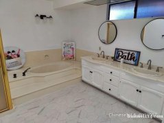 罗兰岗独立进出大套房+大浴室+独用小厨房